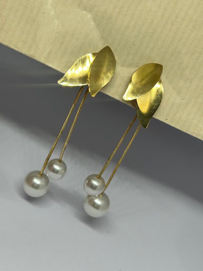 Leaf with Pearl drops