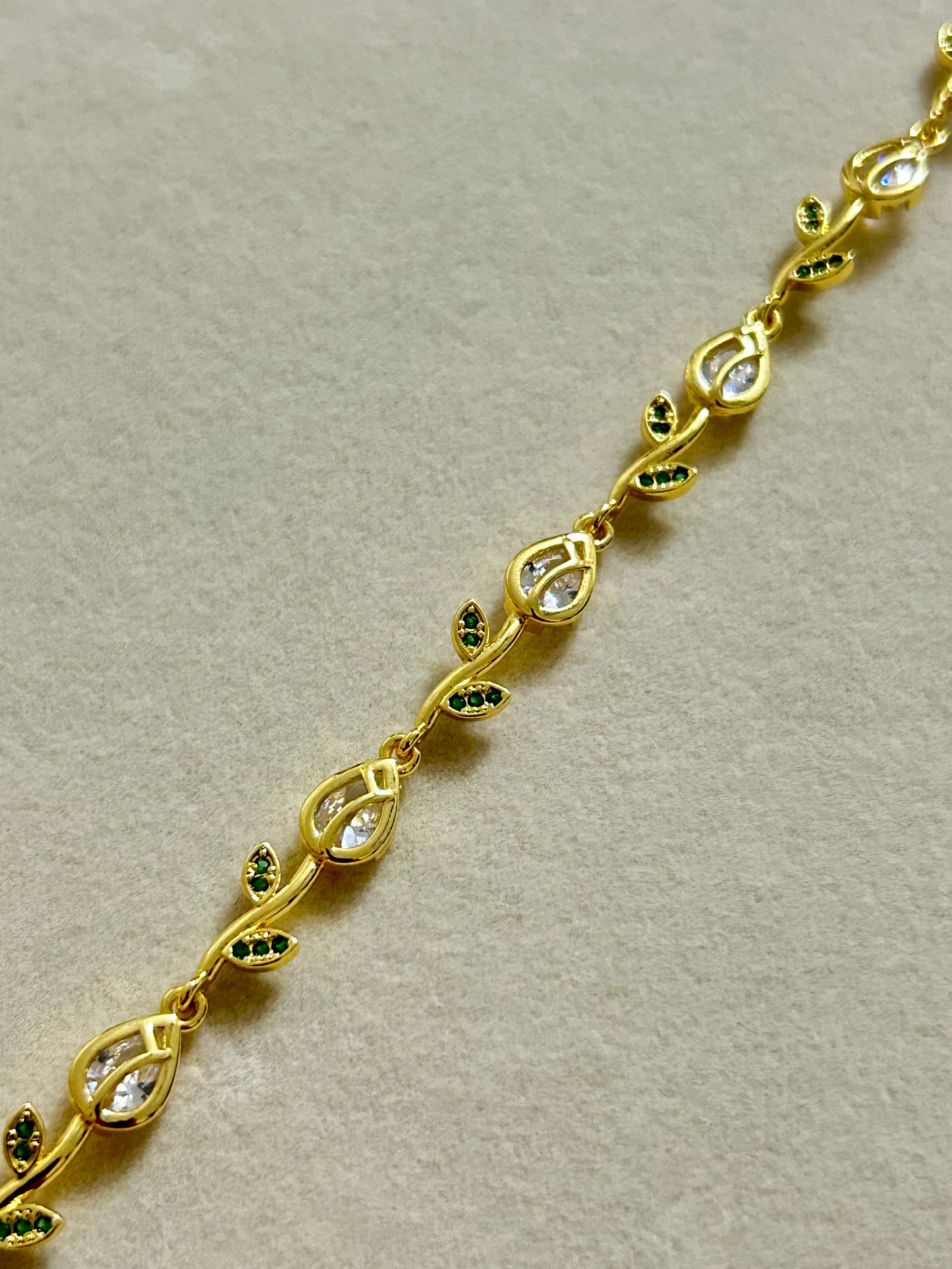 Whit Tulip Bracelet
