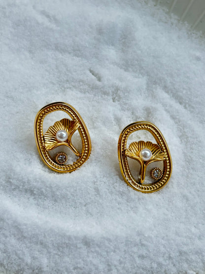 Flower Pearl Stud