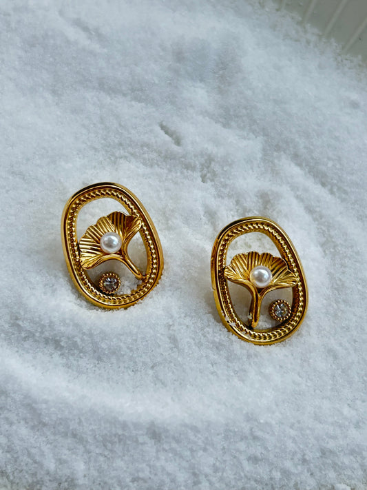 Flower Pearl Stud