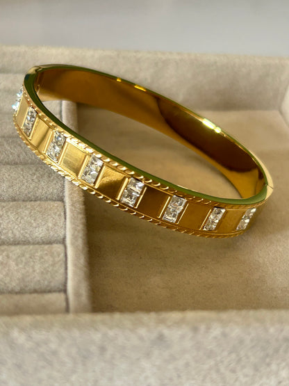 Broad Stones Bracelet