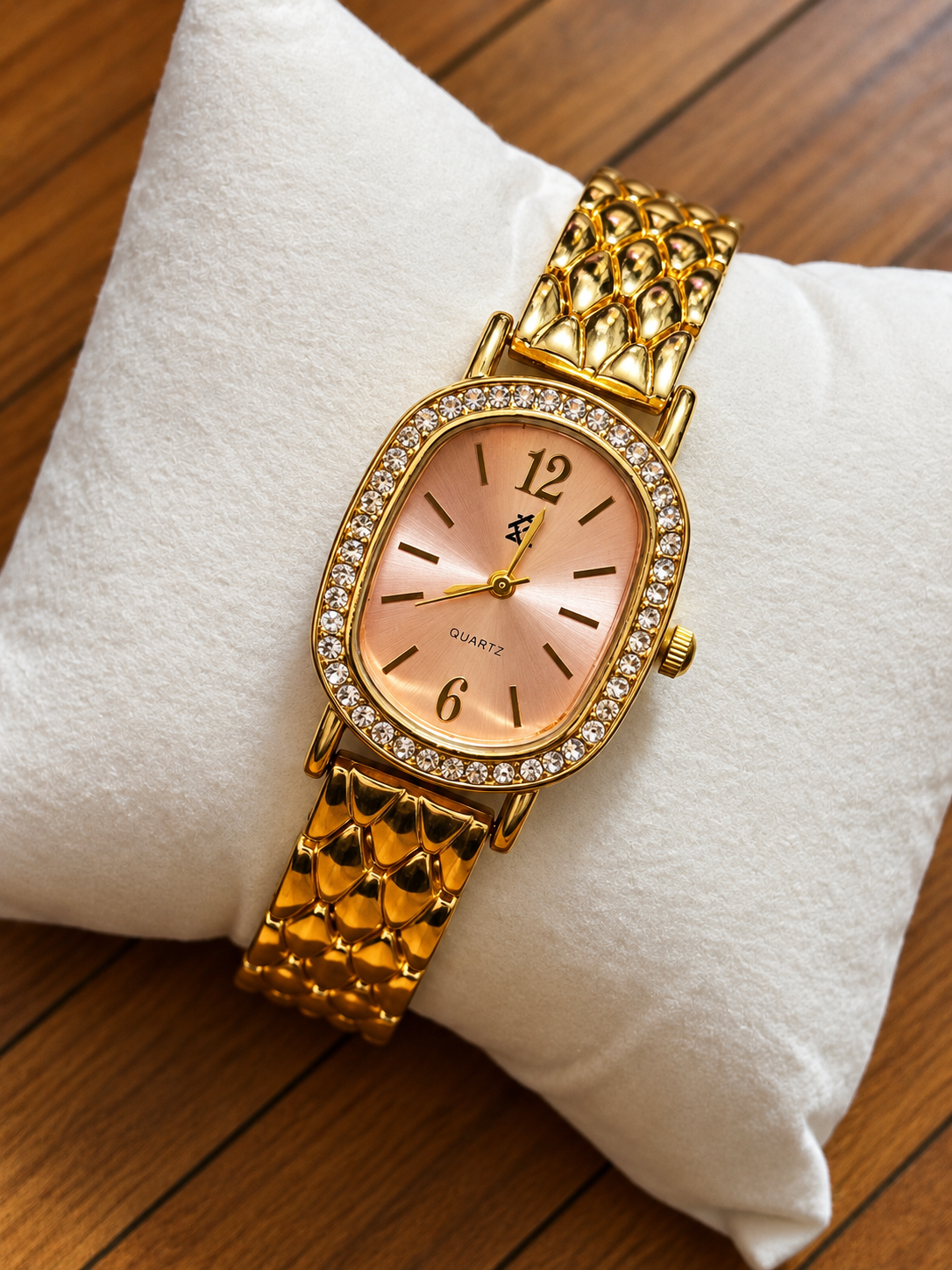 Luxe Oval Golden Watch