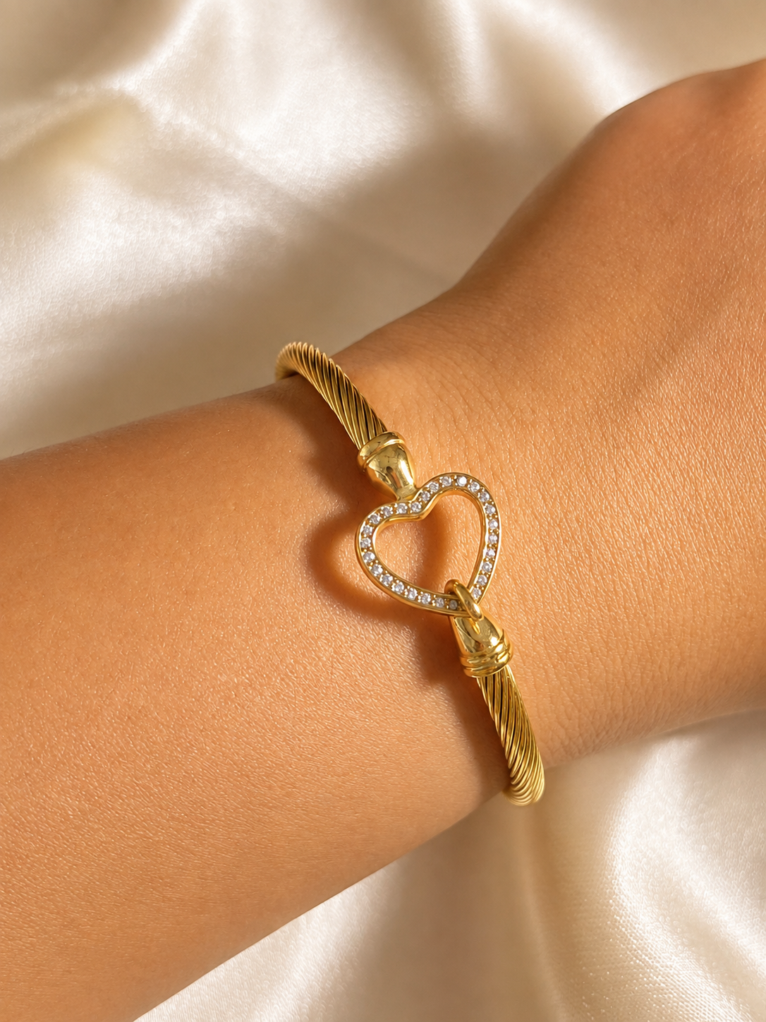 Front Openable Heart Bracelet